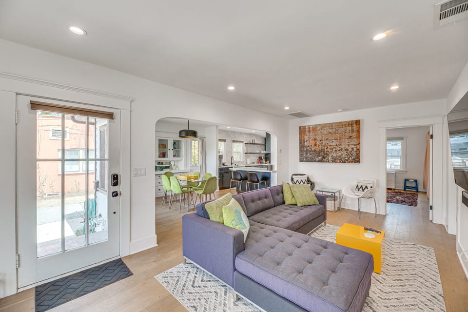 7 Mi to DTLA! Family Home w/ Furnished Deck House in Eagle Rock