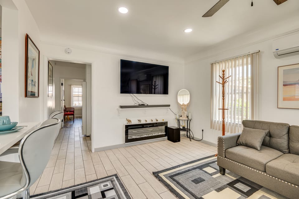 2 Mi to SoFi Stadium: Updated Inglewood Home! House in Inglewood