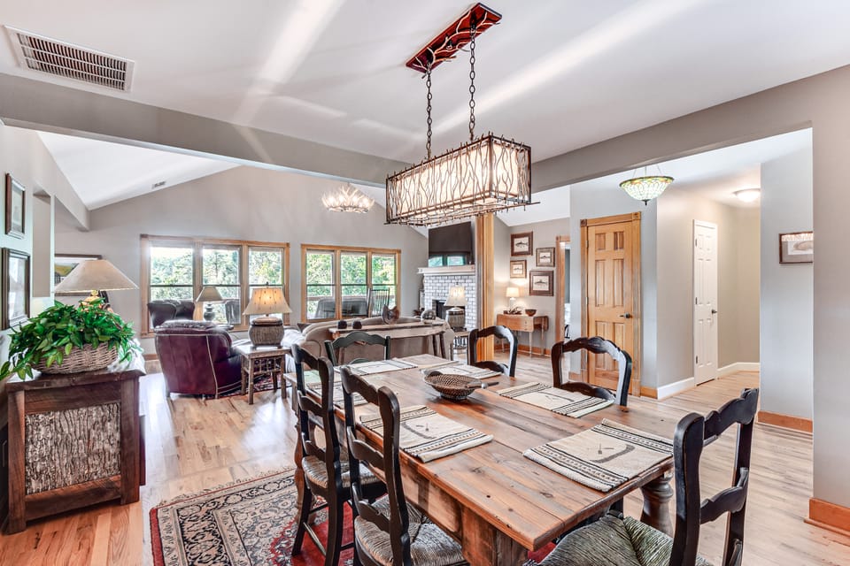 Mountain & Waterfall Views: Stunning Dahlonega Gem House in White County