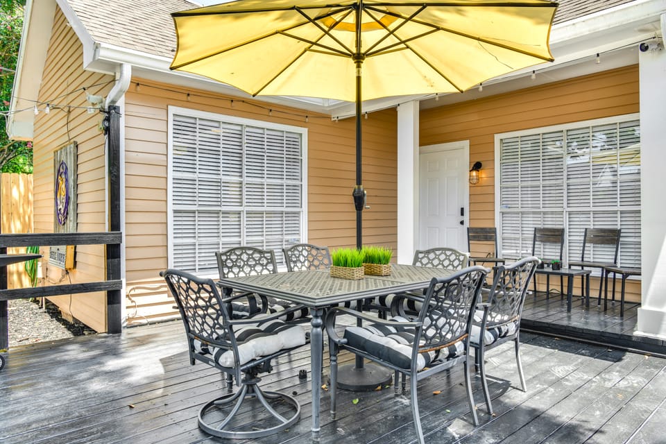 Colorful Baton Rouge Home: Deck, Grill & Fire Pit House in Baton Rouge