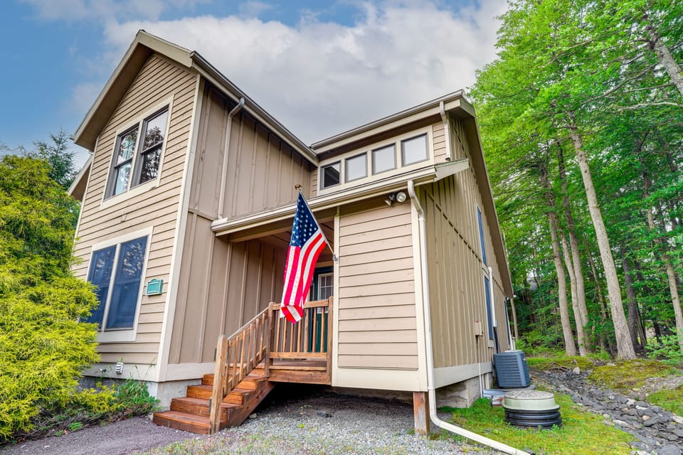 Tannersville Resort Home w/ Deck & Gas Grill! House in Pocono Mountains
