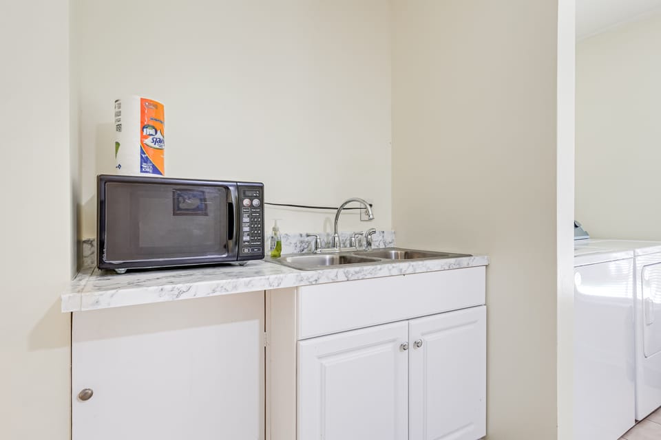 Walkable Mobile Apartment w/ Fenced-In Yard Apartment in Mobile