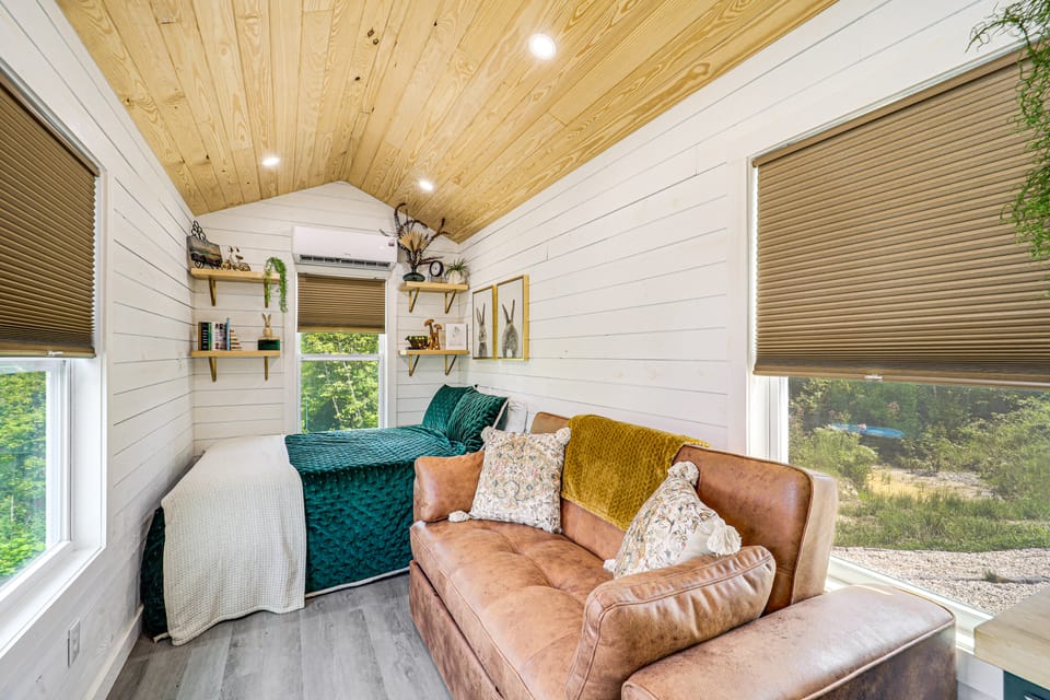 Secluded Lenoir Tiny Home w/ Private Hot Tub! Apartment in Caldwell