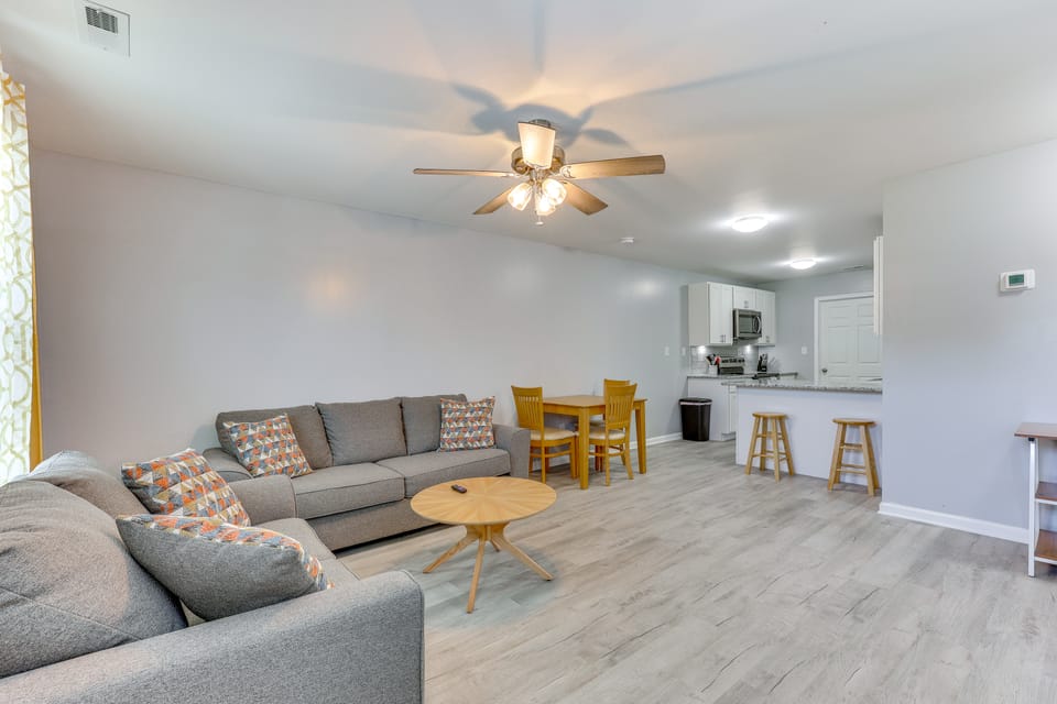 3 Mi to Brunswick Community College: Cozy Duplex! Apartment in Lockwoods Folly