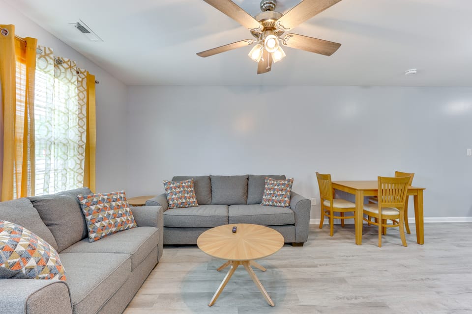 3 Mi to Brunswick Community College: Cozy Duplex! Apartment in Lockwoods Folly
