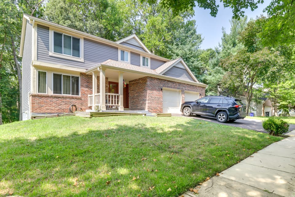 Pet-Friendly Studio in Bowie: 9 Mi to Six Flags Apartment in Bowie