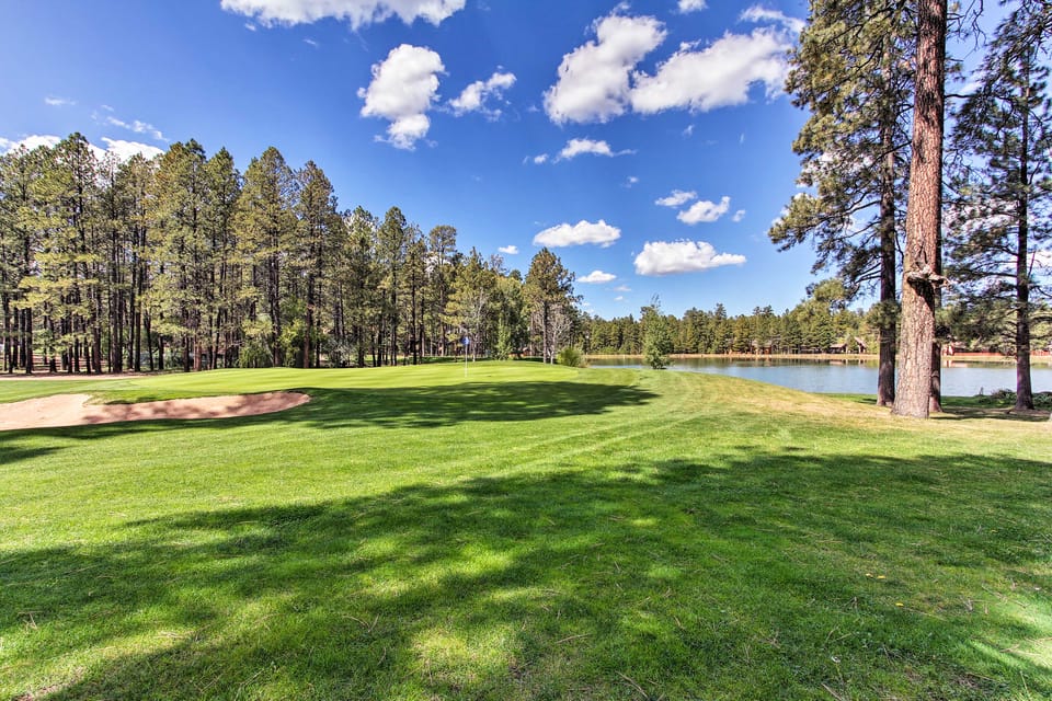 4 Mi to Lake: Pet-Friendly Cabin in Pinetop House in Arizona