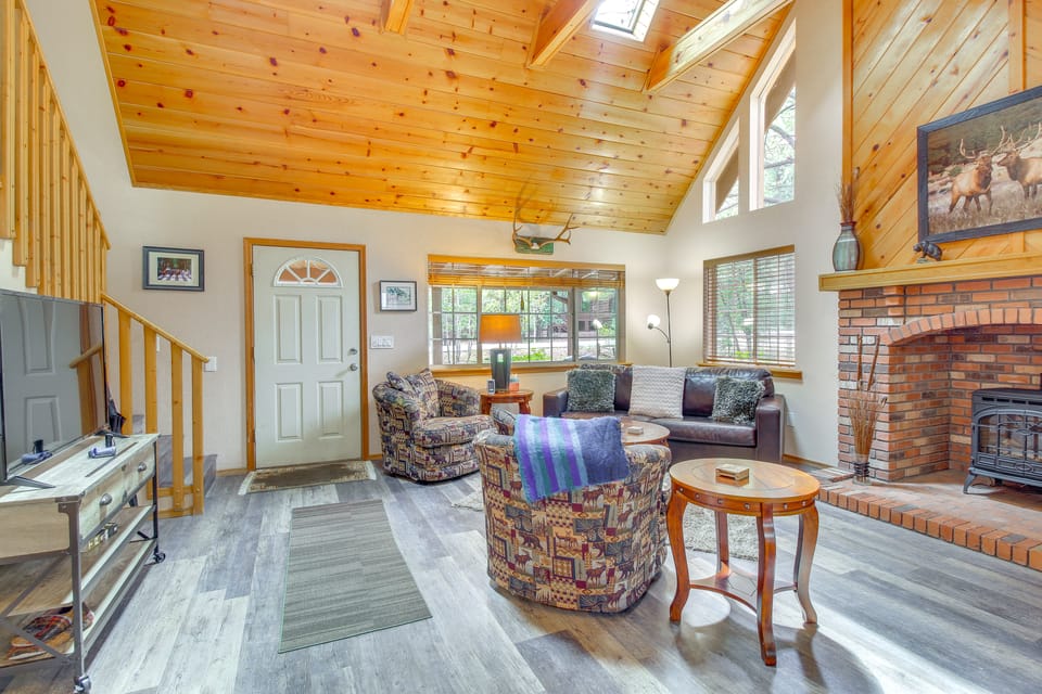 4 Mi to Lake: Pet-Friendly Cabin in Pinetop House in Arizona