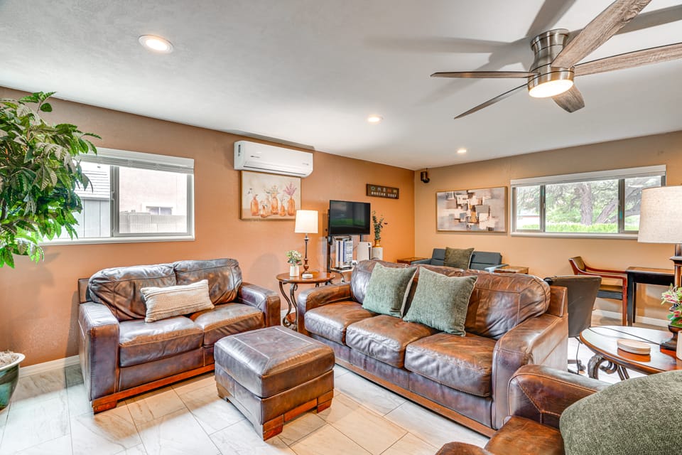 Roomy Tucson Home w/ Hot Tub & Pickleball Court! House in Tucson