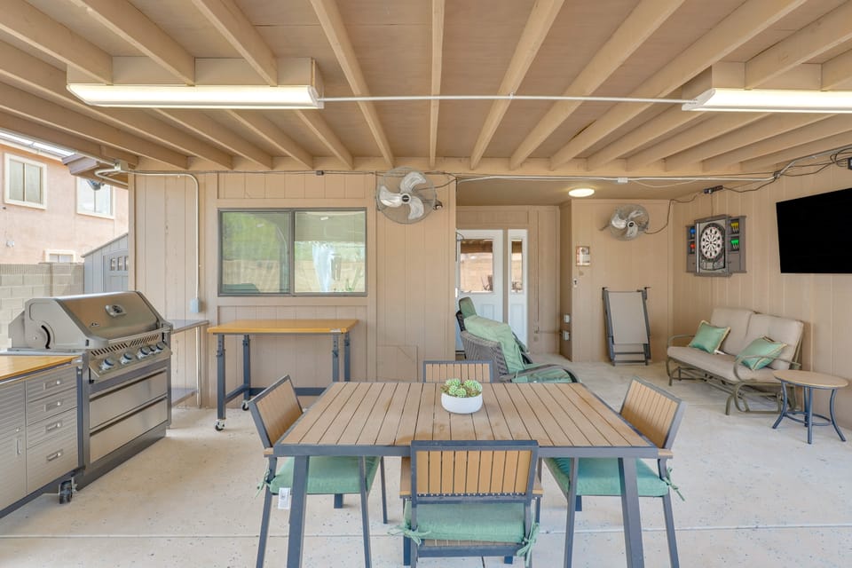 Roomy Tucson Home w/ Hot Tub & Pickleball Court! House in Tucson