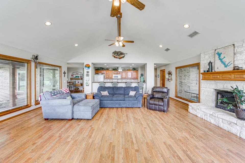 ‘Rhodes Retreat’ w/ Dock on Cedar Creek Lake! House in Cedar Creek Reservoir