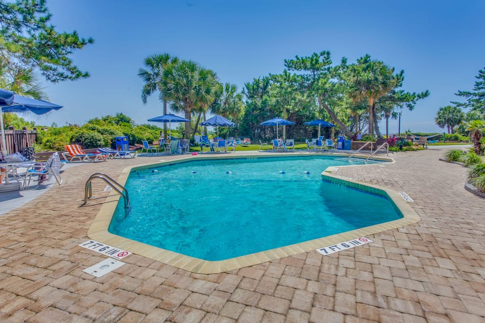 Ocean Access & Resort Perks: Myrtle Beach Condo Apartment in Myrtle Beach