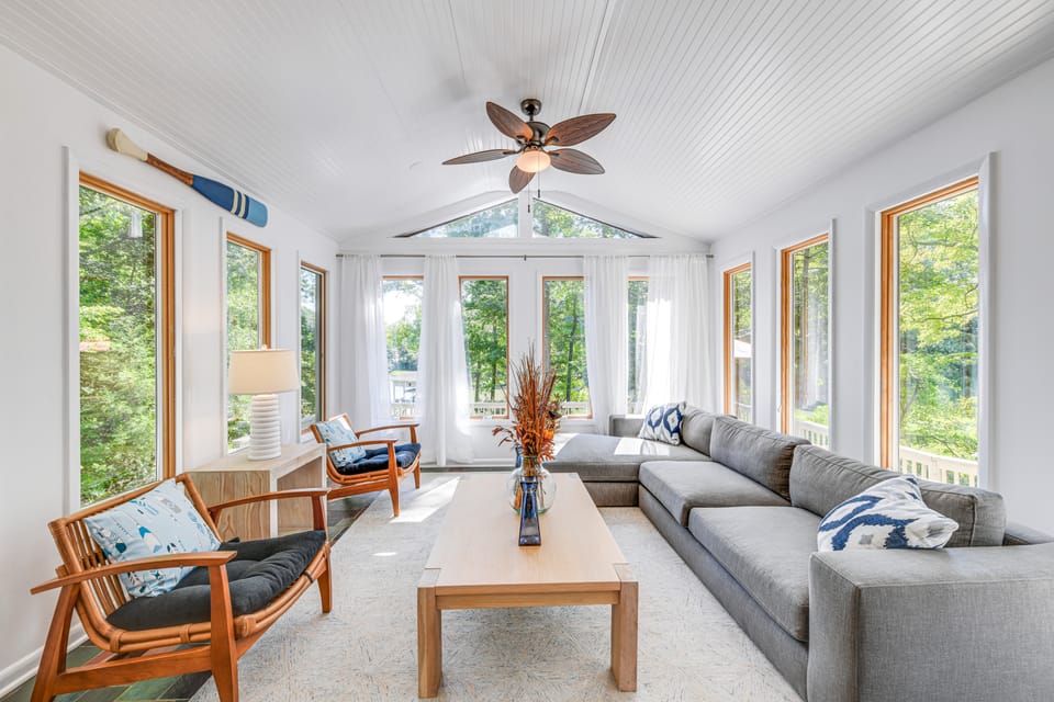 Waterfront Urbanna Home w/ Private Dock Cottage in Virginia