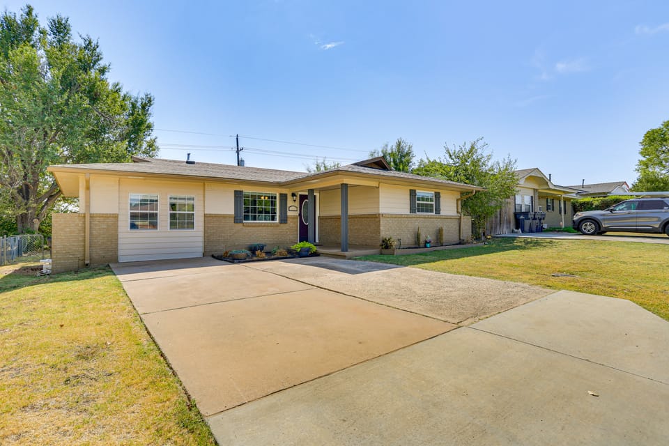 4 Mi to Museum of the Great Plains: Lawton Home! House in Lawton