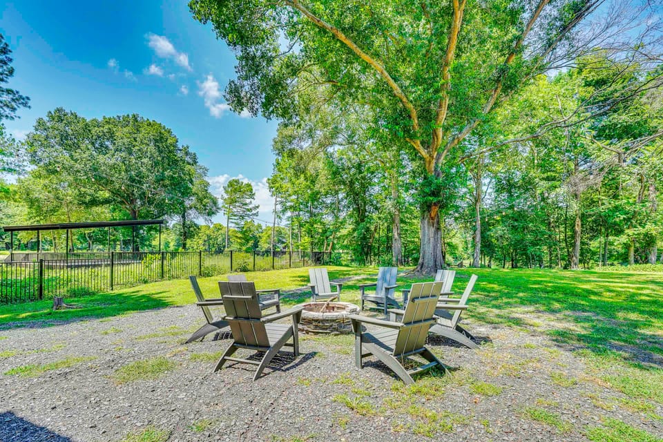 Deluxe Riverfront Cabin in Broken Bow w/ Hot Tub! House in Arkansas
