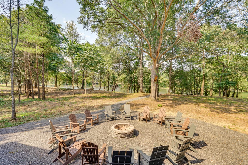 Deluxe Riverfront Cabin in Broken Bow w/ Hot Tub! House in Arkansas