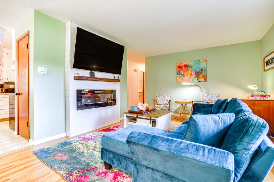 Family-Friendly Cottage Grove Home w/ Fireplace! House in Minnesota