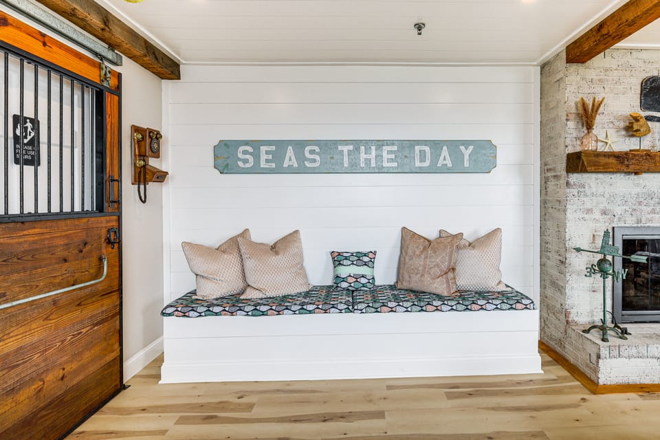 Family Beach Days: Dog-Friendly Cape Cod Condo Apartment in Dennis Port