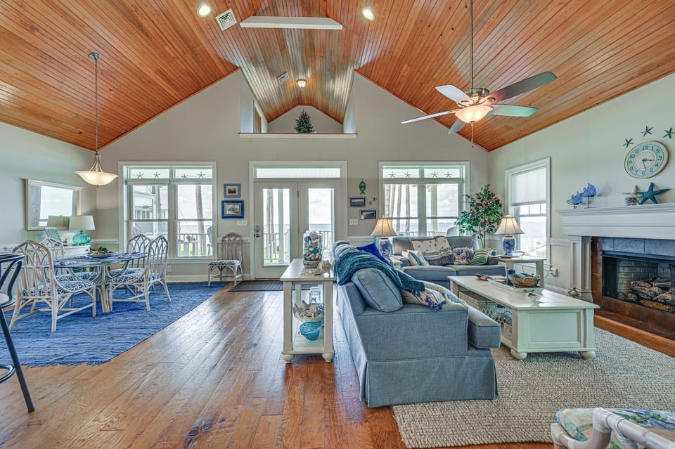Riverfront Aurora Home w/ Deck & Private Pier! House in North Carolina
