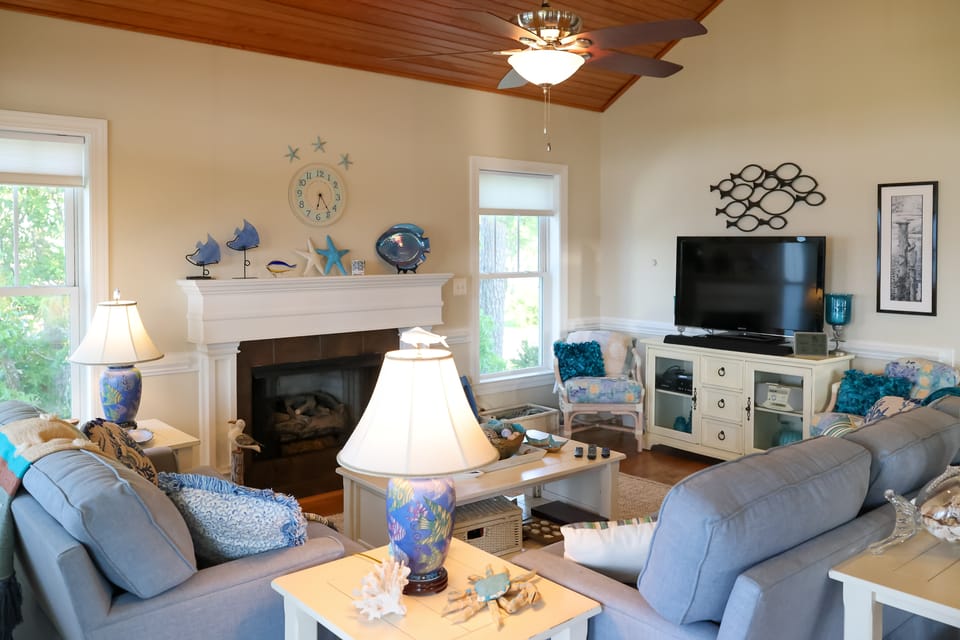 Riverfront Aurora Home w/ Deck & Private Pier! House in North Carolina