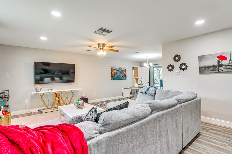 Disney Day Trips! Lakefront Home w/ Heated Pool House in Spring Hill