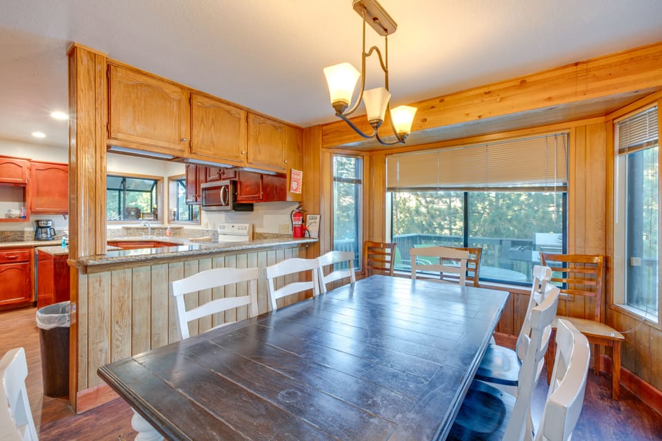 Game Rooms, Sauna & Decks: South Lake Tahoe Home House in South Lake Tahoe