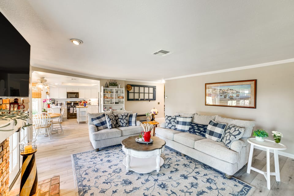 Pet-Friendly Riverside Retreat w/ Private Spa! House in Riverside