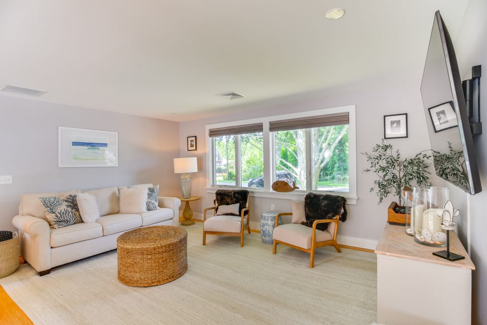 Coastal-Modern Home < 3 Mi to Charlestown Beach! House in Charleston