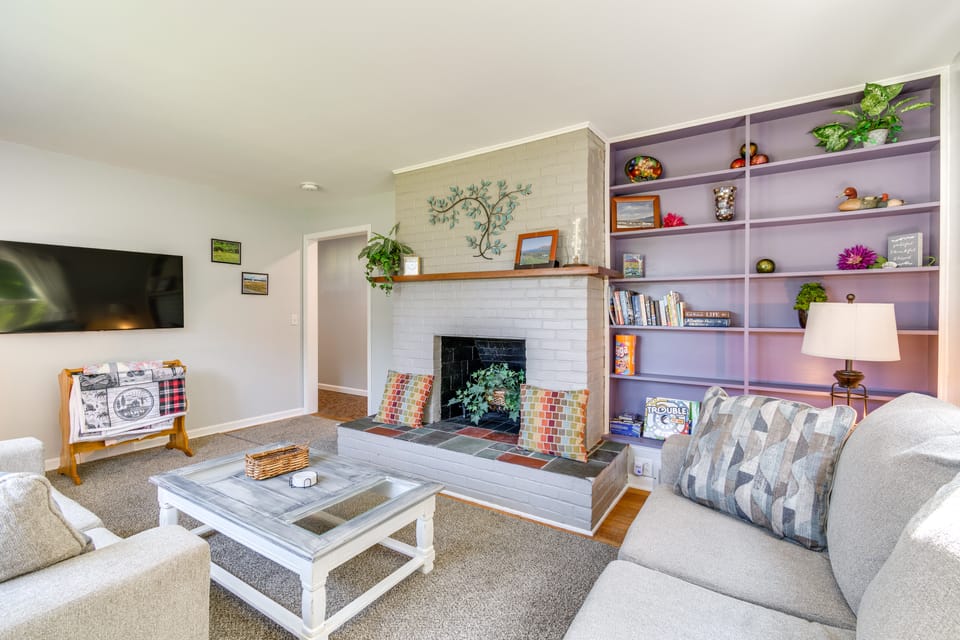 Near Trails + Wineries: Victor Getaway w/ Fire Pit House in New York