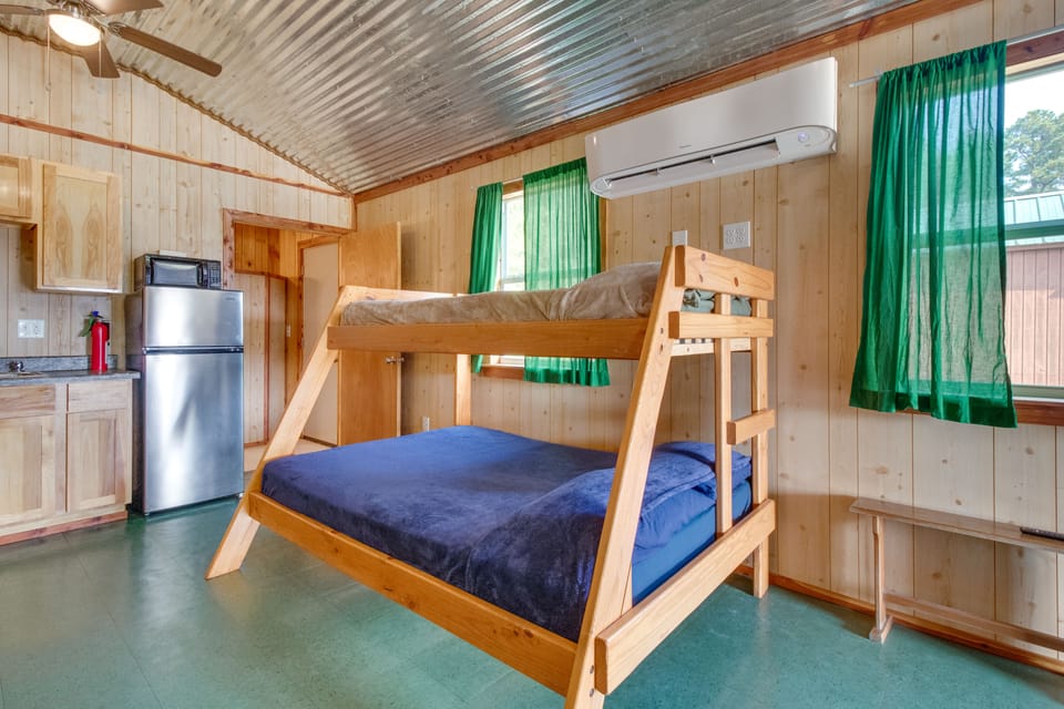 Pet-Friendly Salesville Haven 3 Mi to Norfork Lake Apartment in Norfork Lake