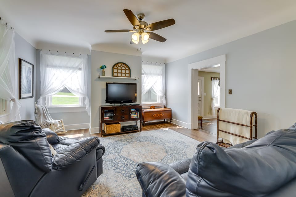 'Grandma Kelly’s' Southeast Indiana Farmhouse! House in Indiana