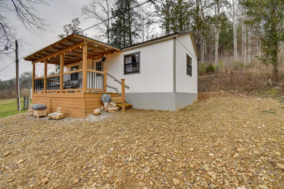 Stout Cabin w/ Fire Pit: 1 Mi to Ohio River! House in Ohio