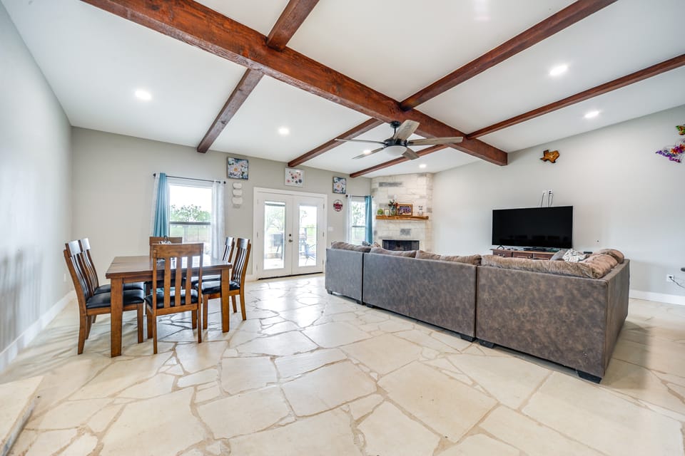 Countryside Texas Home w/ Fire Pit! House in Rio Grande