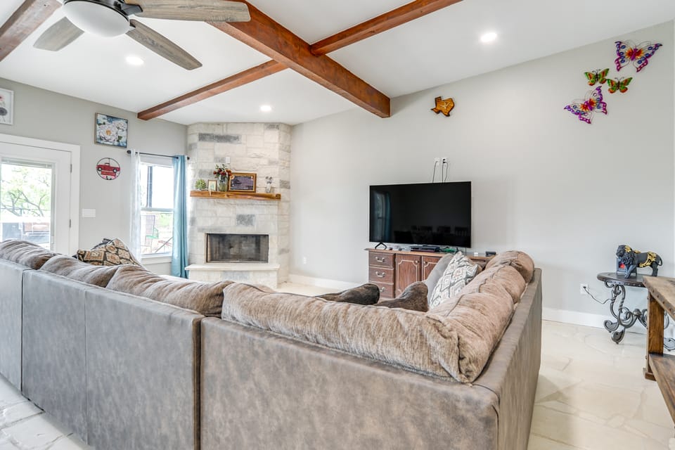 Countryside Texas Home w/ Fire Pit! House in Rio Grande