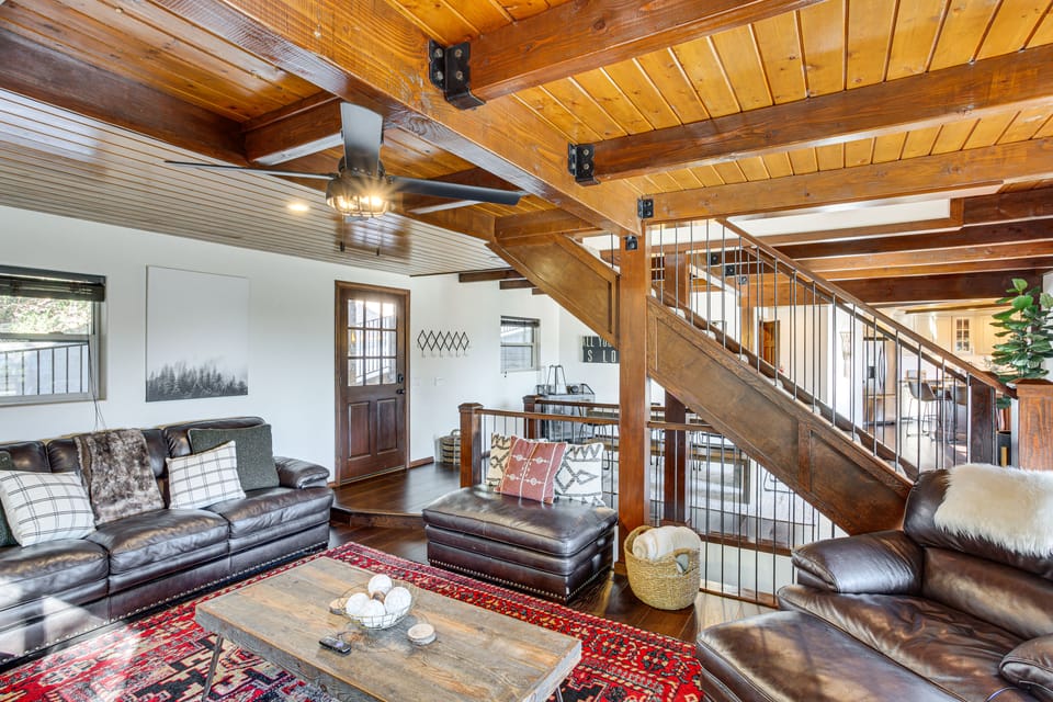 Lake Arrowhead Cabin: 4 Decks, Game Room + More! House in Lake Arrowhead