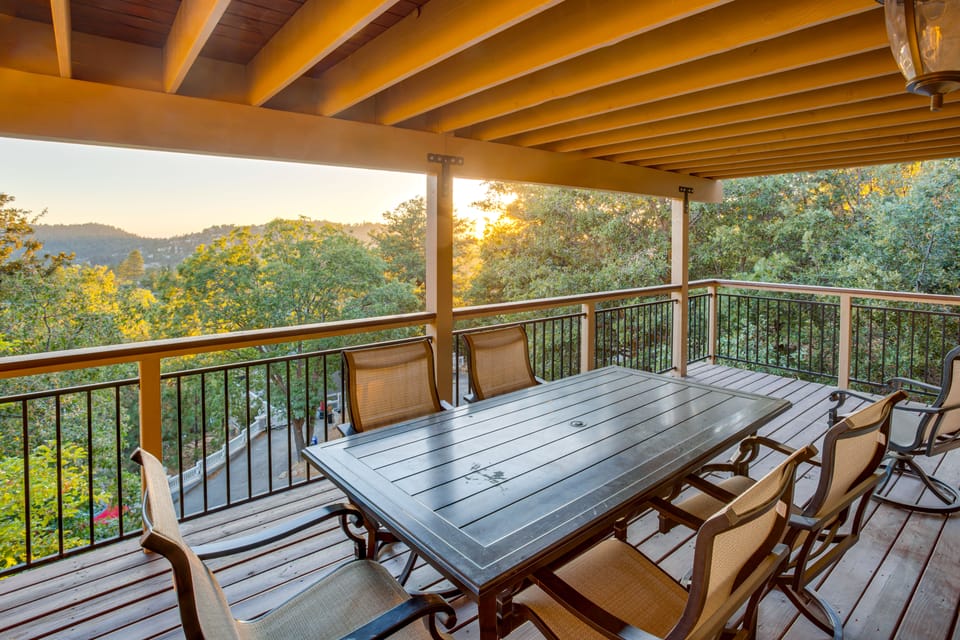 Lake Arrowhead Cabin: 4 Decks, Game Room + More! House in Lake Arrowhead