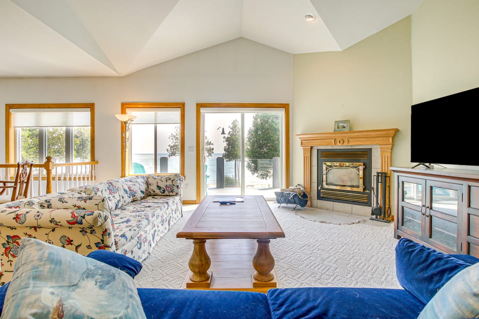 Beach Access on Lake Michigan: Sturgeon Bay Home House in Door County