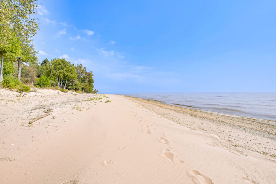 Beach Access on Lake Michigan: Sturgeon Bay Home House in Door County