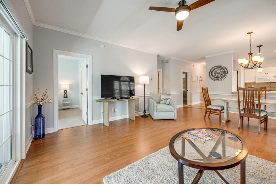 Pool Access! Myrtle Beach Condo, 7 Mi to Boardwalk Apartment in Socastee