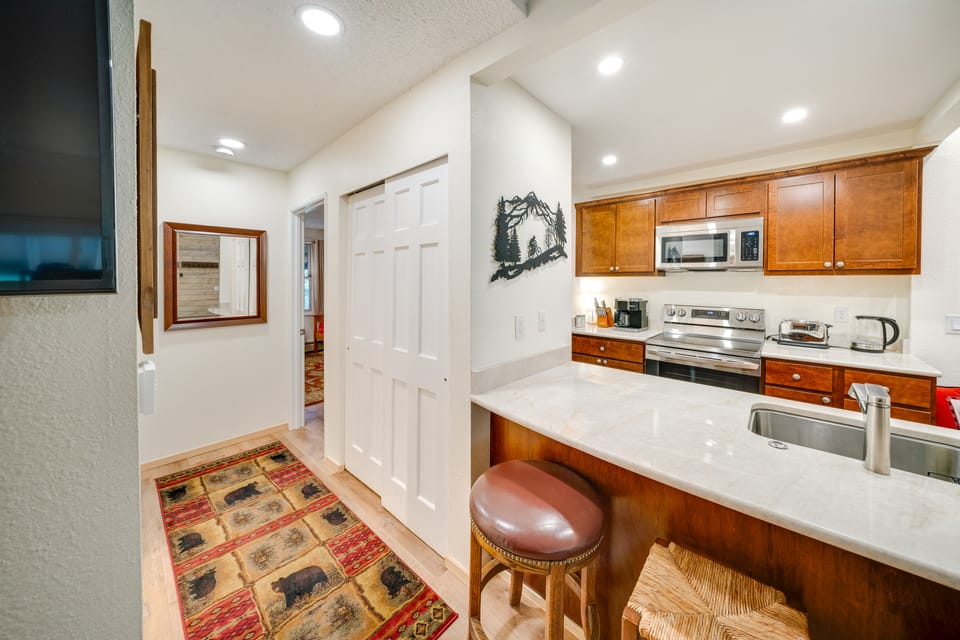 Near Hiking: Renovated Breck Condo w/ Tennis Court Apartment in Breckenridge