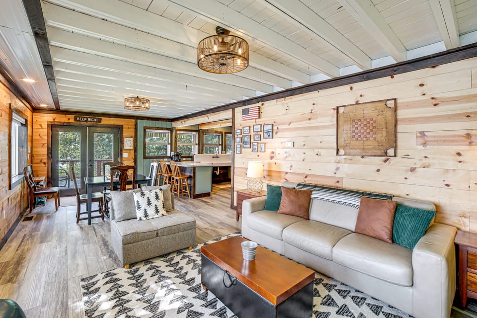 Private Island: Home in Belding w/ Dock & Grill! House in Michigan