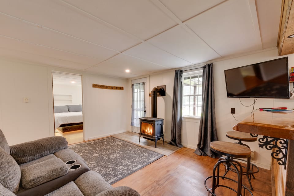 Private Hot Tub: Main Cabin at Elk Creek Escape! House in Pennsylvania