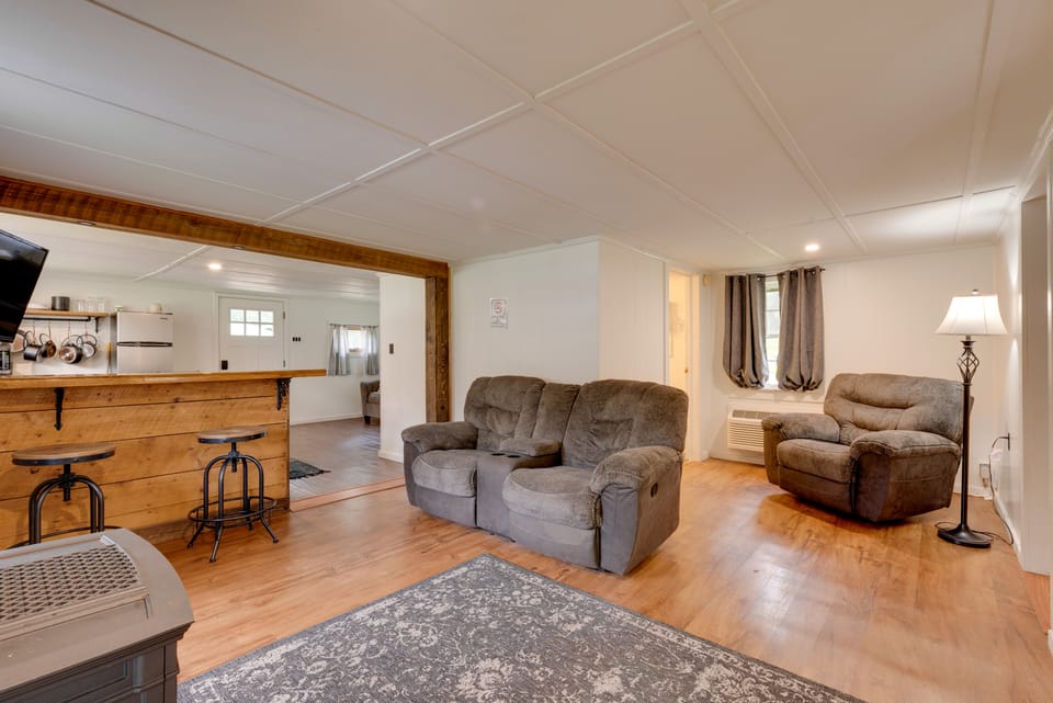 Private Hot Tub: Main Cabin at Elk Creek Escape! House in Pennsylvania