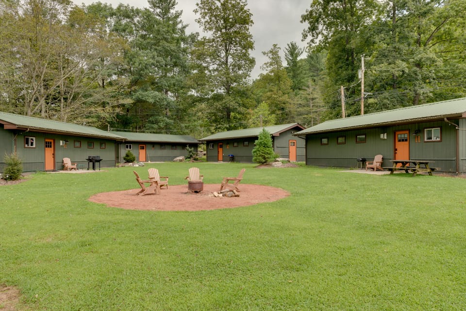 Shared Perks: Deluxe Cabin B at Elk Creek Escape! House in Pennsylvania