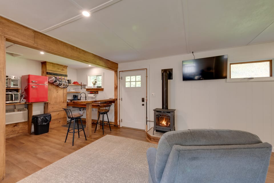 9 Mi to Worlds End State Park: Deluxe Cabin H House in Pennsylvania