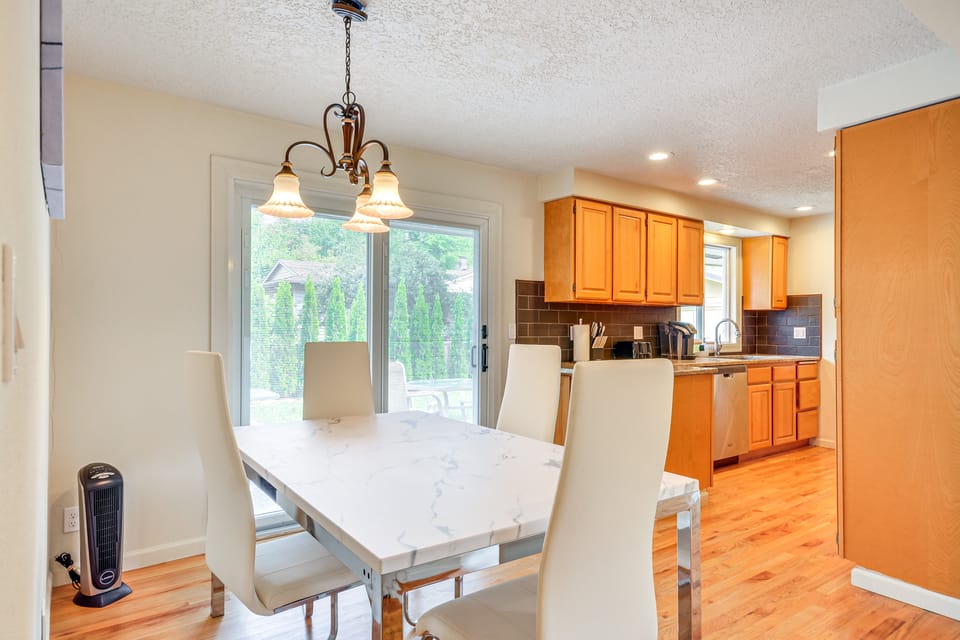 Milwaukie Home w/ Outdoor Dining Space House in Clackamas County
