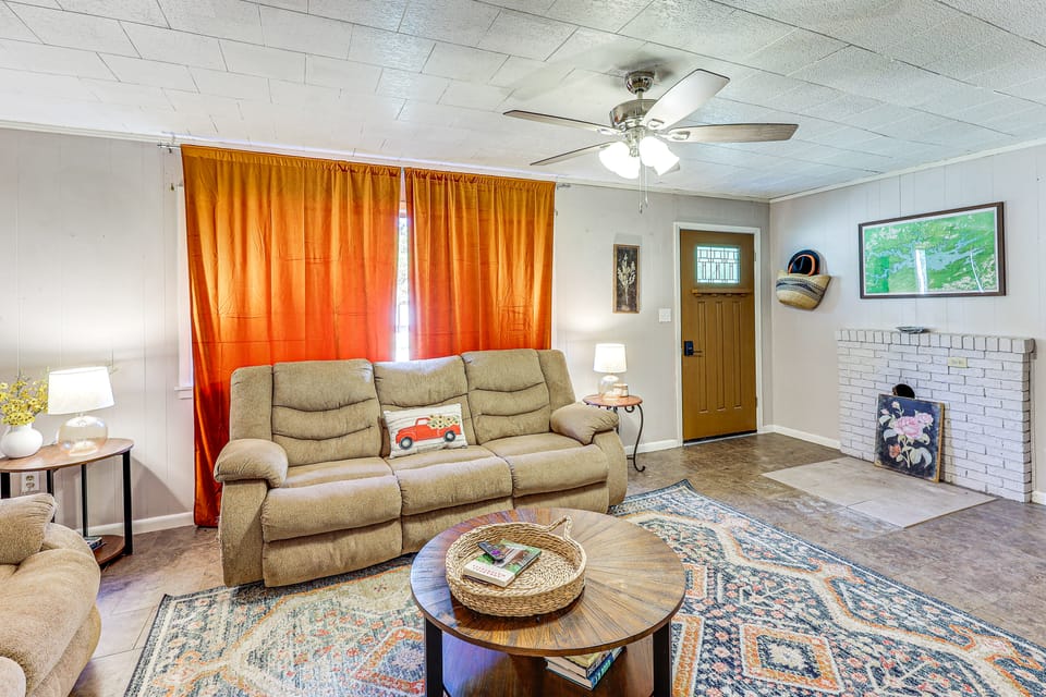 Rural Escape Near Lake Ouachita w/ Gas Grill! House in Garland County