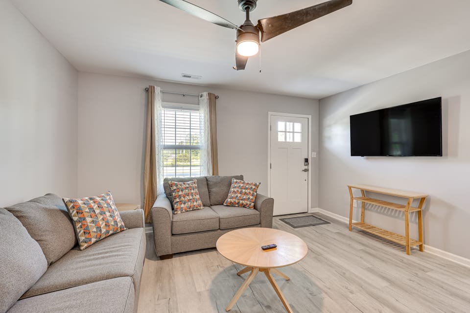 Pet-Friendly Retreat w/ Patio in Bolivia! Apartment in Lockwoods Folly
