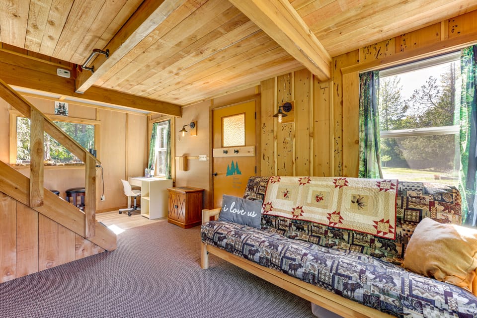 Cabin on 5 Acres in Port Angeles w/ Fire Pit! House in Port Angeles