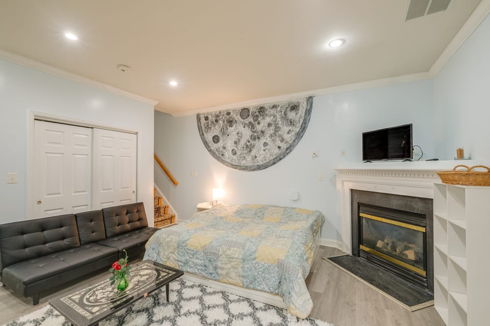 Day Trip to DC - Sterling Studio w/ Pool Access Apartment in Sterling